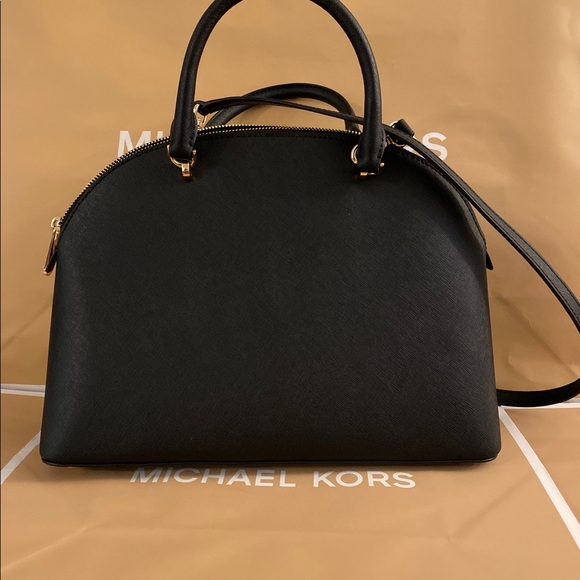 selling my mk bag - Picture 2 of 2